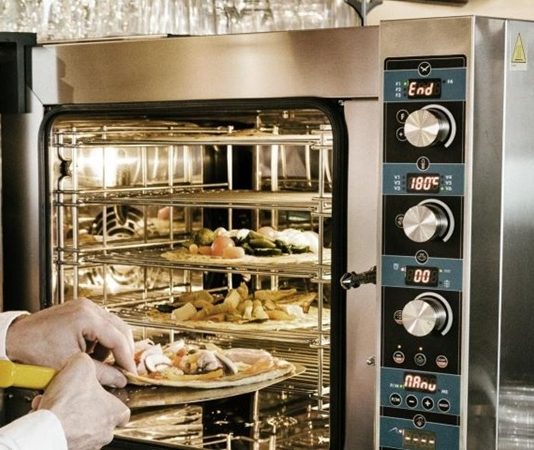 Fırınlama: Mutfağın Altın Kuralları Ve Lezzet Sırları Fırınlama, yiyeceklerin kontrollü sıcaklıkta pişirilmesi yöntemidir. Bu teknik, yiyeceklerin dış yüzeyinin kızarmasını ve iç kısmının dengeli şekilde pişmesini sağlar. Fırınlama yöntemi, hem ev mutfaklarında hem de profesyonel mutfaklarda sıkça tercih edilir. Ekmek, börek, tatlı ve et çeşitleri, fırınlamanın en çok uygulandığı gıdalardır.