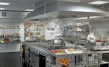Geleneksel Ve Modern Lezzetleri Buluşturan Tariflerin Gücü İnsanlık tarihi boyunca yemek sadece bir ihtiyaç değil aynı zamanda bir kültür taşıyıcısı olmuştur. Tarif denildiğinde akla yalnızca yemek hazırlama yöntemi değil, nesiller boyu aktarılan bir miras gelir. Eski uygarlıklardan günümüze kadar ulaşan yazılı veya sözlü tarifler, toplumların yaşam biçimini, inançlarını ve alışkanlıklarını yansıtır. Özellikle Anadolu gibi köklü bir coğrafyada her yörenin kendine özgü tarifleri bulunur ve bu tarifler adeta o bölgenin kimliği haline gelir. Konulu bir haber görseli.
