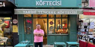 Tayfun Küçüktüzüner ile Tarihi Tencere Köftecisi Pendik’te!. Franchise işletmecisi Tayfun Küçüktüzüner, açılışla ilgili yaptığı açıklamada şu ifadelere yer verdi: “Pendik’te bu markayı temsil etmekten büyük gurur duyuyorum. Tarihi Tencere Köftecisi, sadece bir köfte markası değil; aynı zamanda Türk mutfağının köklü değerlerini koruyarak geleceğe taşıyan bir lezzet hareketi. Kaliteli ürün, güler yüzlü hizmet ve hijyenik ortam ilkelerimizle Pendik halkına unutulmaz bir deneyim sunmayı amaçlıyoruz.” Dedi Haber Görseli.